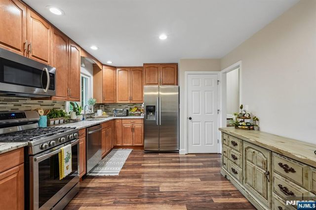 24 Lawrence Road, Wayne, NJ 07470