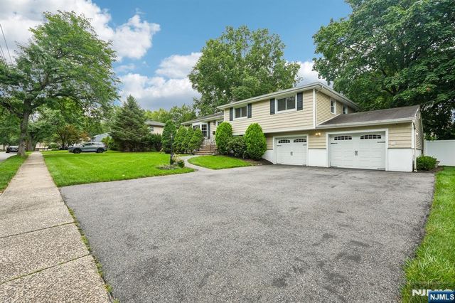 24 Lawrence Road, Wayne, NJ 07470
