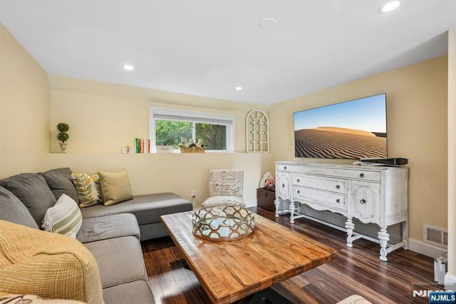 24 Lawrence Road, Wayne, NJ 07470