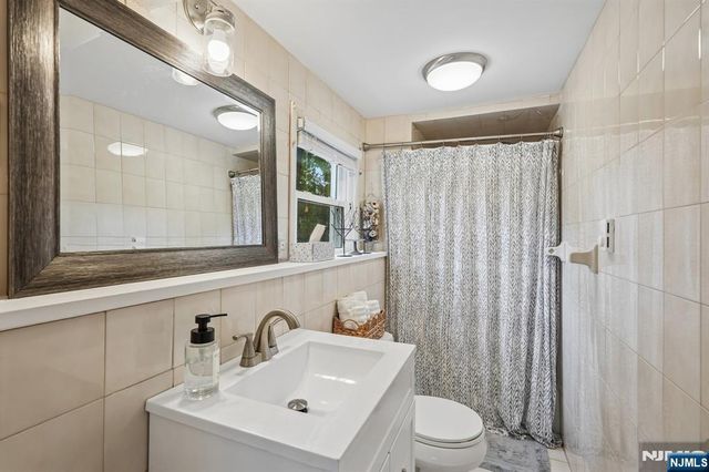 24 Lawrence Road, Wayne, NJ 07470