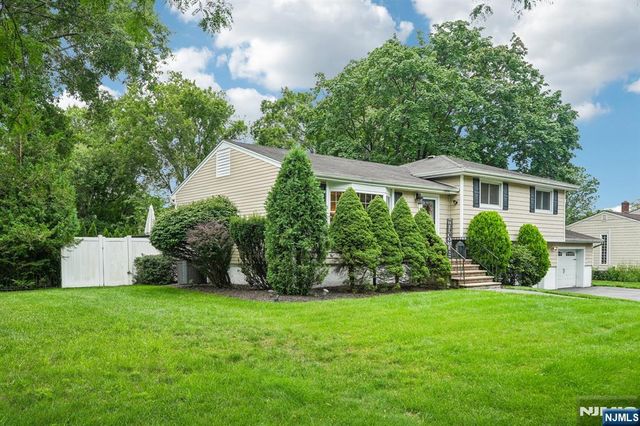 24 Lawrence Road, Wayne, NJ 07470
