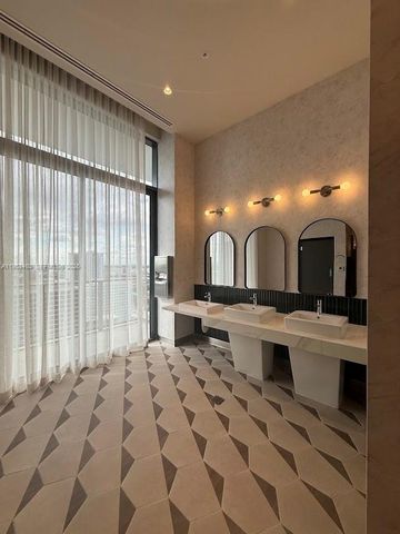 601 NE 1 Ave 702, Miami, FL 33132