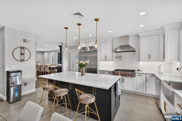 577 Grenville Avenue, Teaneck, NJ 07666