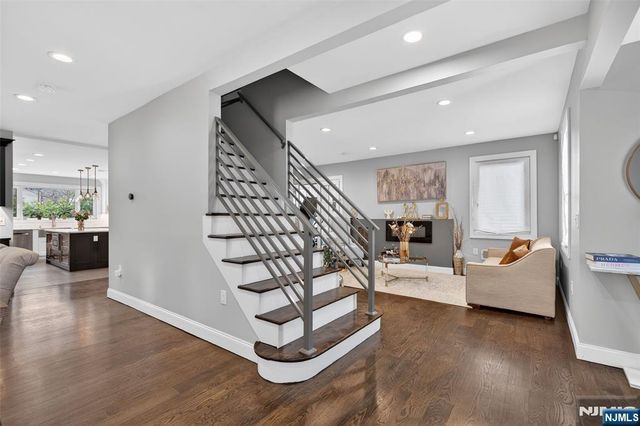 577 Grenville Avenue, Teaneck, NJ 07666