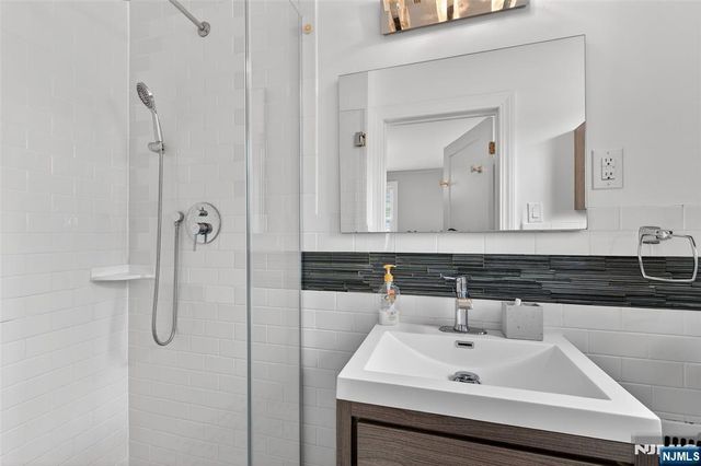 577 Grenville Avenue, Teaneck, NJ 07666