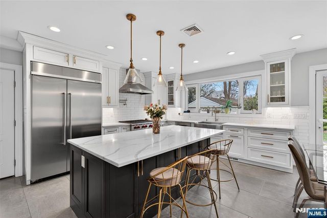 577 Grenville Avenue, Teaneck, NJ 07666