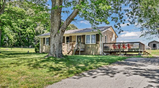 1068 Hugh Hunter Rd, Oak Grove, KY 42262