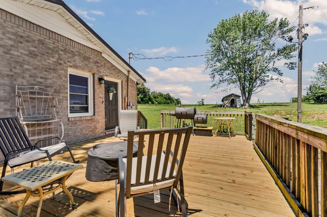 1068 Hugh Hunter Rd, Oak Grove, KY 42262