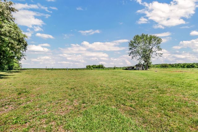 1068 Hugh Hunter Rd, Oak Grove, KY 42262