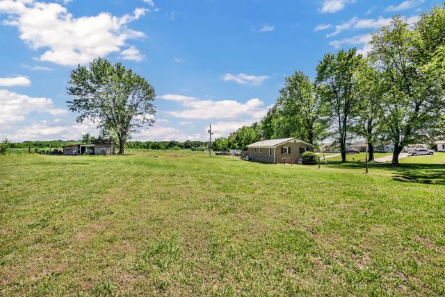1068 Hugh Hunter Rd, Oak Grove, KY 42262