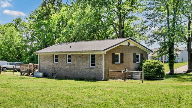 1068 Hugh Hunter Rd, Oak Grove, KY 42262