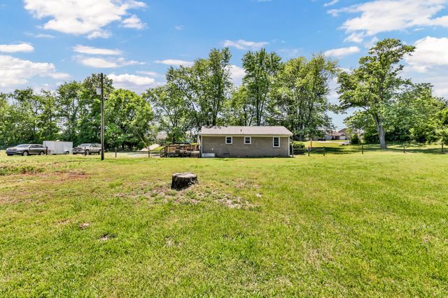 1068 Hugh Hunter Rd, Oak Grove, KY 42262