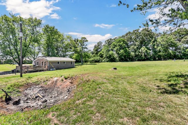 1068 Hugh Hunter Rd, Oak Grove, KY 42262