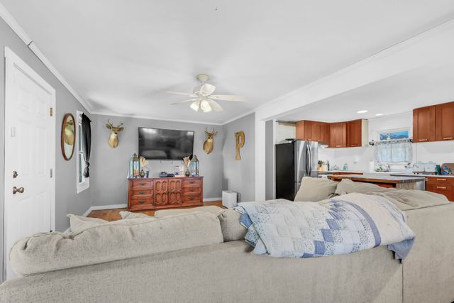 1068 Hugh Hunter Rd, Oak Grove, KY 42262