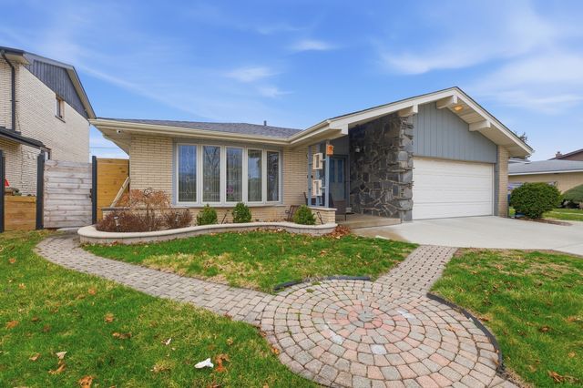 9728 S Tripp Avenue, Oak Lawn, IL 60453