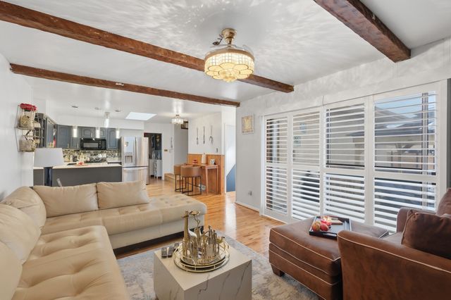 9728 S Tripp Avenue, Oak Lawn, IL 60453