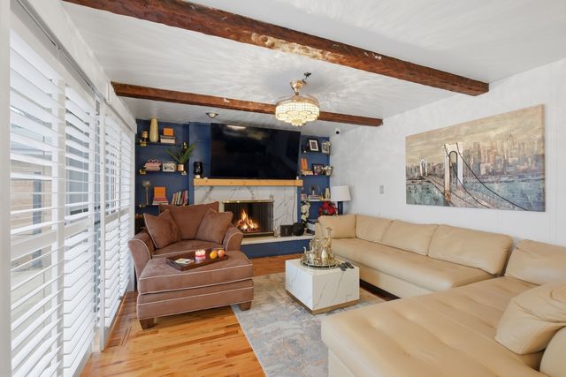 9728 S Tripp Avenue, Oak Lawn, IL 60453