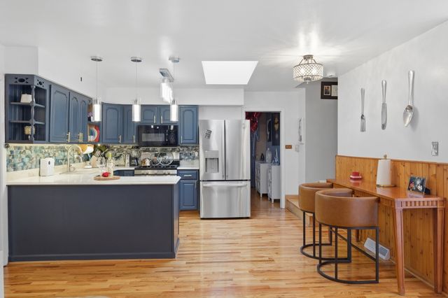 9728 S Tripp Avenue, Oak Lawn, IL 60453