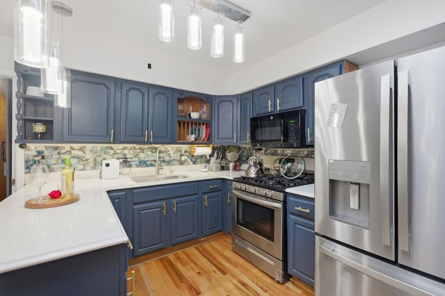 9728 S Tripp Avenue, Oak Lawn, IL 60453