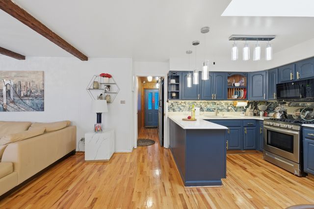 9728 S Tripp Avenue, Oak Lawn, IL 60453