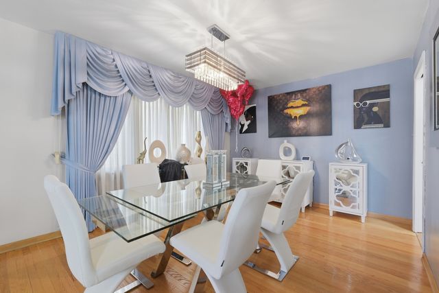 9728 S Tripp Avenue, Oak Lawn, IL 60453