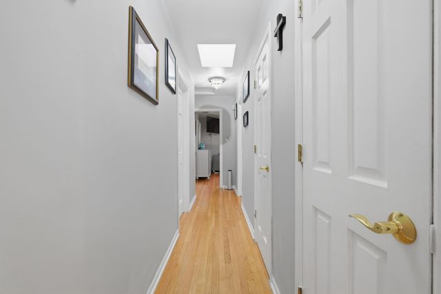 9728 S Tripp Avenue, Oak Lawn, IL 60453