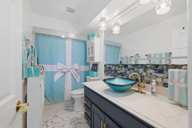 9728 S Tripp Avenue, Oak Lawn, IL 60453