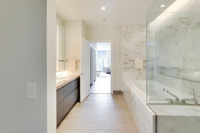 363 E Wacker Drive 2506, Chicago, IL 60601