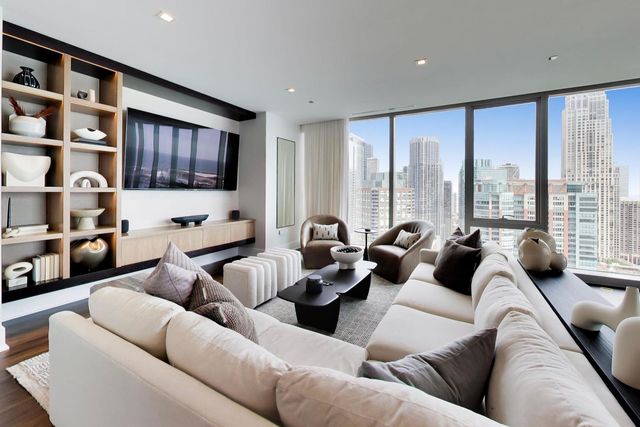 363 E Wacker Drive 2506, Chicago, IL 60601