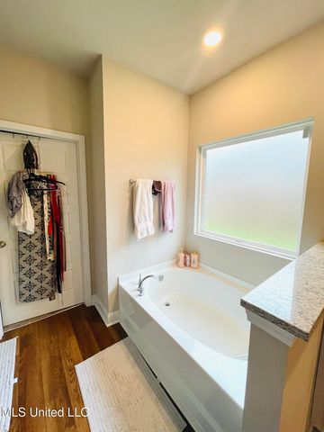 6021 Penni Lane, Ocean Springs, MS 39564