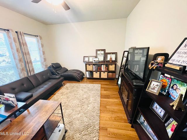 6021 Penni Lane, Ocean Springs, MS 39564