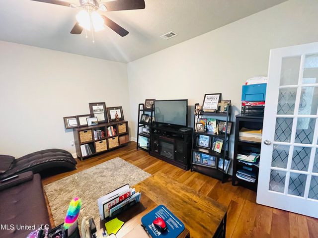 6021 Penni Lane, Ocean Springs, MS 39564