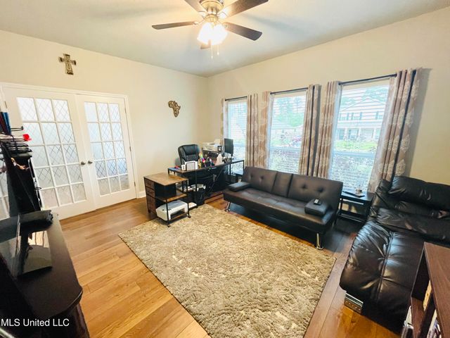 6021 Penni Lane, Ocean Springs, MS 39564