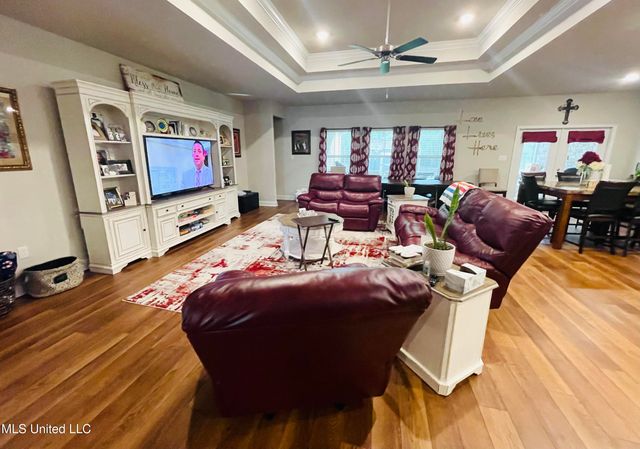 6021 Penni Lane, Ocean Springs, MS 39564