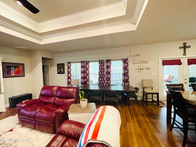 6021 Penni Lane, Ocean Springs, MS 39564