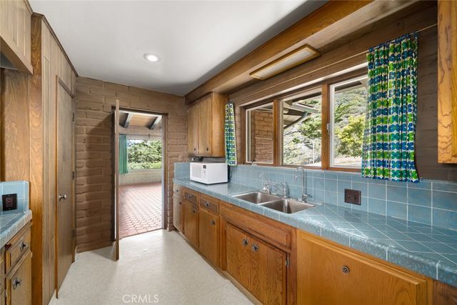 18844 Cabrillo Hwy, Cambria, CA 93452