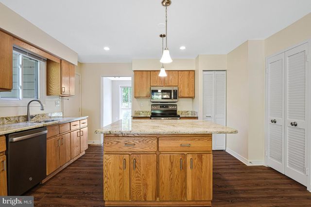 11814 BLUE SPRUCE RD, Reston, VA 20191
