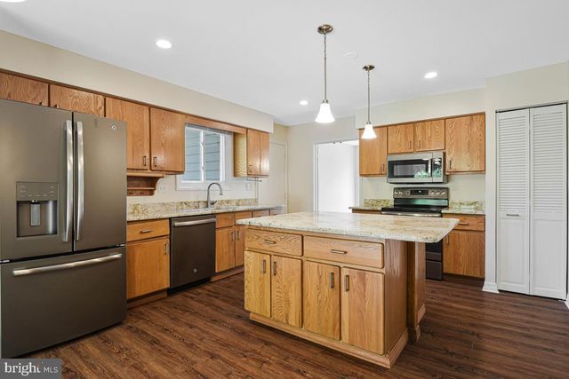 11814 BLUE SPRUCE RD, Reston, VA 20191