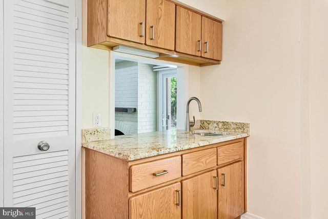 11814 BLUE SPRUCE RD, Reston, VA 20191