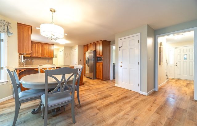 7 Bunker Cir, East Longmeadow, MA 01108