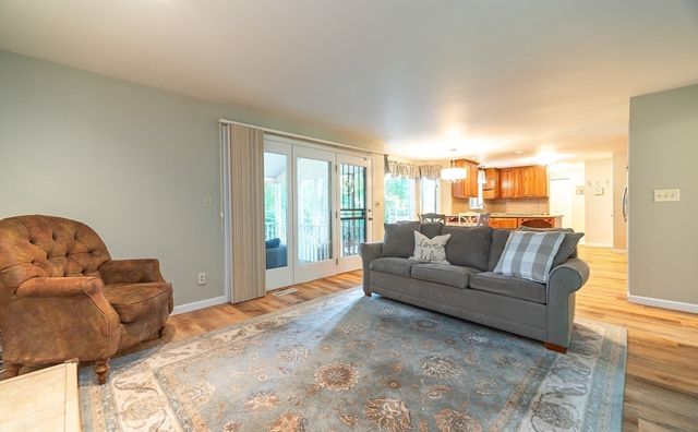 7 Bunker Cir, East Longmeadow, MA 01108