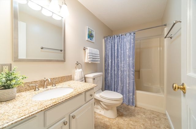 7 Bunker Cir, East Longmeadow, MA 01108