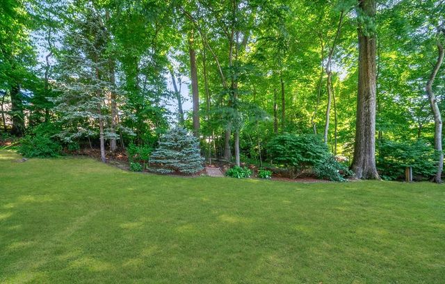 7 Bunker Cir, East Longmeadow, MA 01108