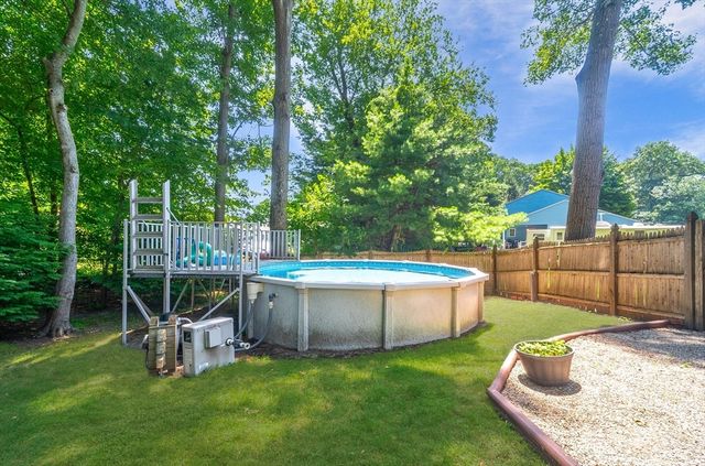 7 Bunker Cir, East Longmeadow, MA 01108