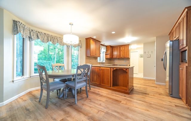 7 Bunker Cir, East Longmeadow, MA 01108