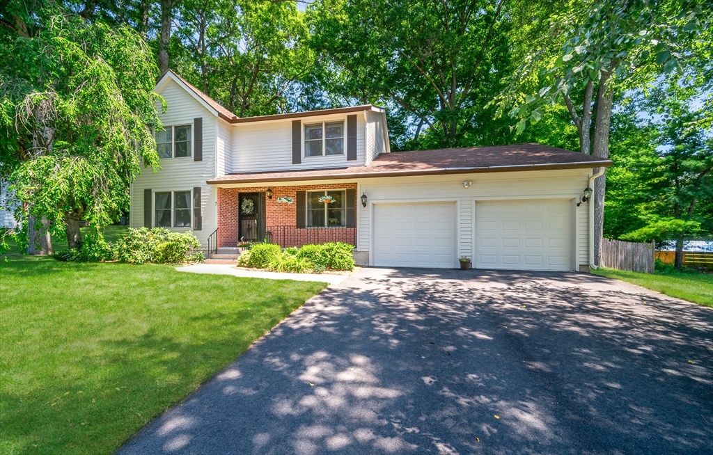 7 Bunker Cir, East Longmeadow, MA 01108