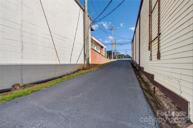 1505 Newton Drive, Statesville, NC 28677