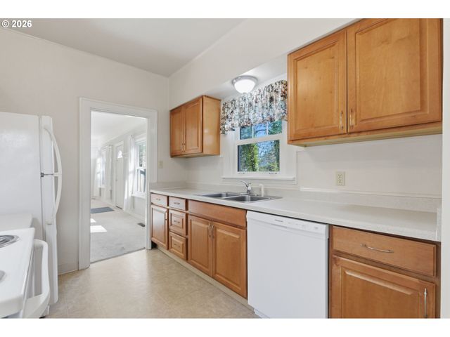 2310 Sw DOLPH Ct, Portland, OR 97219