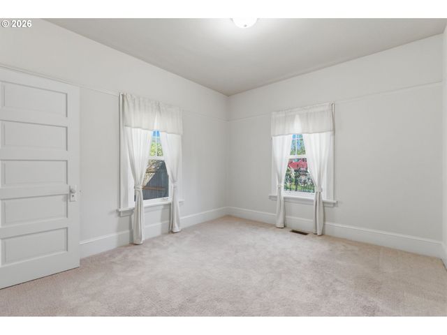 2310 Sw DOLPH Ct, Portland, OR 97219