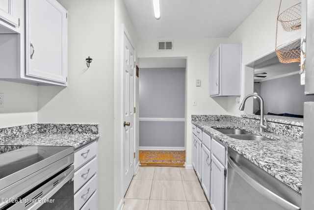 3307 Colonial Manor Cir UNIT 6B, Louisville, KY 40218